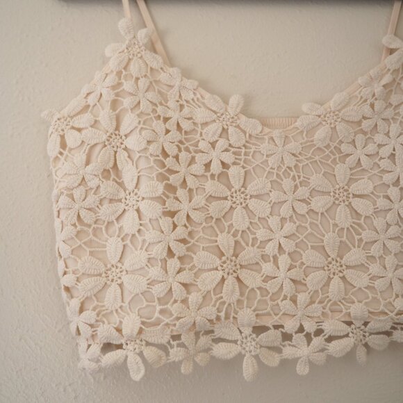 Altar’d State Amelia Spaghetti Strap Floral Flower Crochet Lace Crop Top - Picture 5 of 8